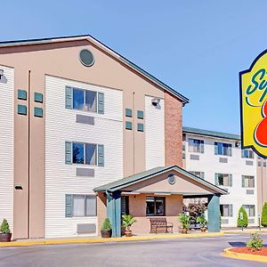 Super 8 By Wyndham Louisville Airport